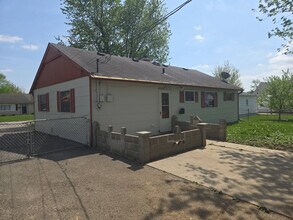 604 Carol Dr in Greenwood, IN - Building Photo - Building Photo