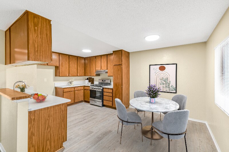 38225 12th St E in Palmdale, CA - Building Photo