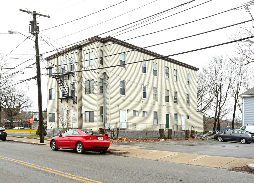 151 Crescent St in Waltham, MA - Foto de edificio