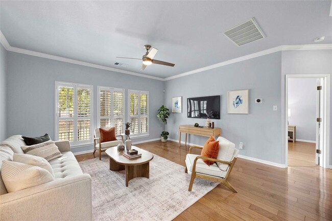 6704 Menchaca Rd in Austin, TX - Building Photo - Building Photo