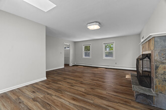 671 Cornwall Ave, Unit 1 in Cheshire, CT - Building Photo - Building Photo