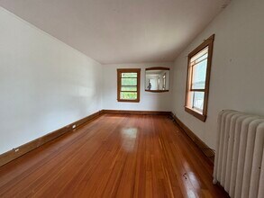28 Woodward St in Newton, MA - Building Photo - Building Photo