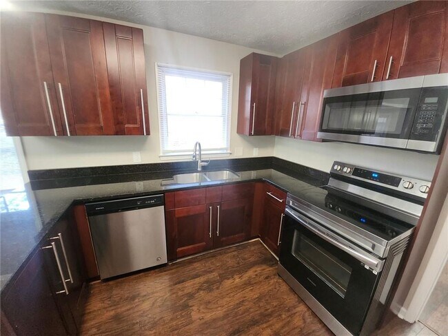 2337 Pebble Rock E in Decatur, GA - Building Photo - Building Photo