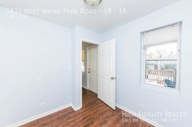 5833 W Irving Park Rd, Unit 1R in Chicago, IL - Building Photo - Building Photo
