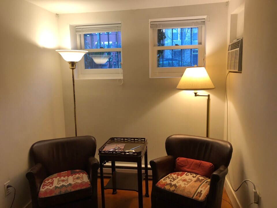 134 13th St SE, Unit lower lever in Washington, DC - Foto de edificio