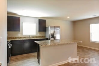 927 Equine Dr in Roebuck, SC - Foto de edificio - Building Photo