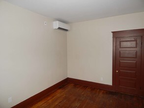 602 W 3rd St-Unit -Ground Floor Front in Davenport, IA - Foto de edificio - Building Photo