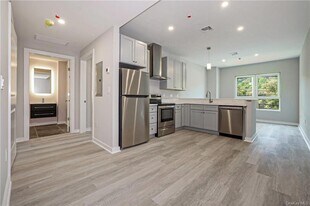 Liberty Plaza Suites in Hawthorne, NY - Building Photo