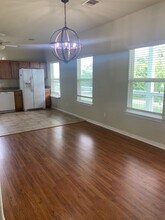 909 Grunewald Ave in Seabrook, TX - Building Photo - Building Photo