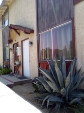 1234 Quincy St in Bakersfield, CA - Foto de edificio - Building Photo