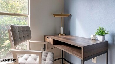 9727 Touchton Rd in Jacksonville, FL - Foto de edificio - Building Photo