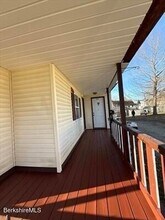 30 Danforth Ave, Unit 2 in Pittsfield, MA - Foto de edificio - Building Photo