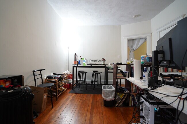 82 Brainerd Rd, Unit 18 in Boston, MA - Foto de edificio - Building Photo