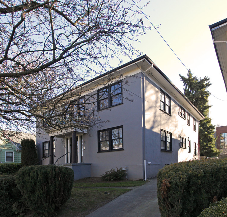 2056 NW Overton St in Portland, OR - Building Photo