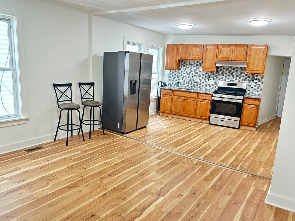 27 Alston St, Unit 1 in Somerville, MA - Building Photo
