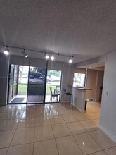 665 NE 195th St, Unit 119 in Miami, FL - Foto de edificio - Building Photo