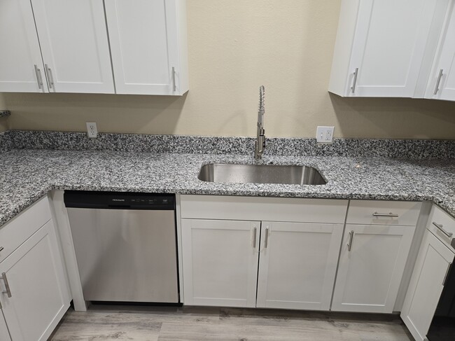 123 N Glenwood Dr, Unit C in Midland, TX - Foto de edificio - Building Photo