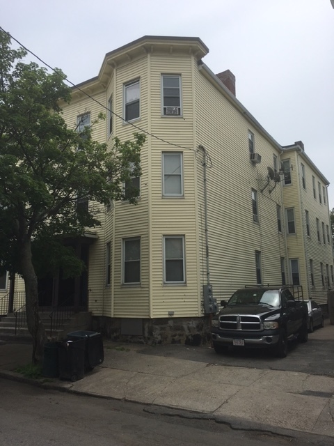 67-69 Clark Ave in Chelsea, MA - Foto de edificio - Building Photo