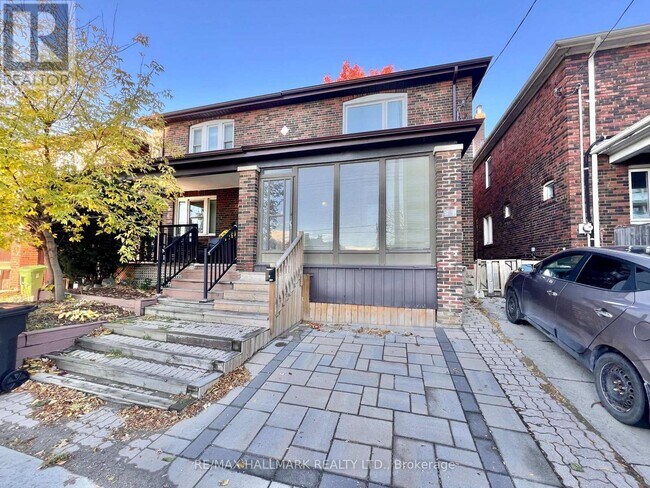 property at 524 Eglinton Ave E