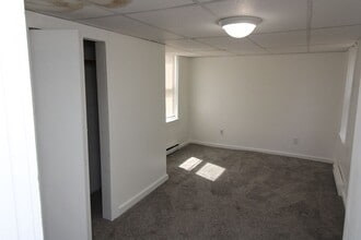546 Main St in Farmington, NH - Building Photo - Building Photo