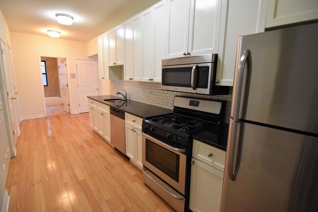 720 W Grace St, Unit 3S in Chicago, IL - Foto de edificio - Building Photo