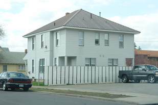 702 N Oak St Apartments