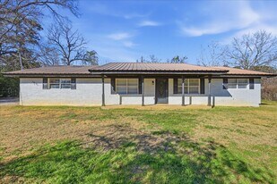 165 Loving Dr in Vidor, TX - Building Photo