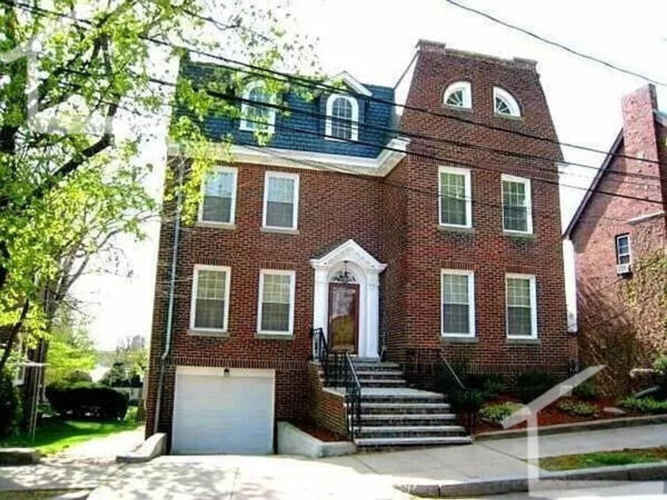 53 Rawson Rd in Brookline, MA - Building Photo