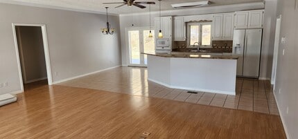 107 Cherokee Rd in Cherokee Village, AR - Building Photo - Building Photo