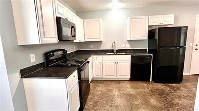 905 W 7th St in Bonham, TX - Building Photo - Building Photo