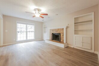 9908 Point View Dr in Jonesboro, GA - Building Photo - Building Photo