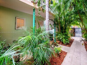 1127 Meridian Ave in Miami Beach, FL - Building Photo - Building Photo