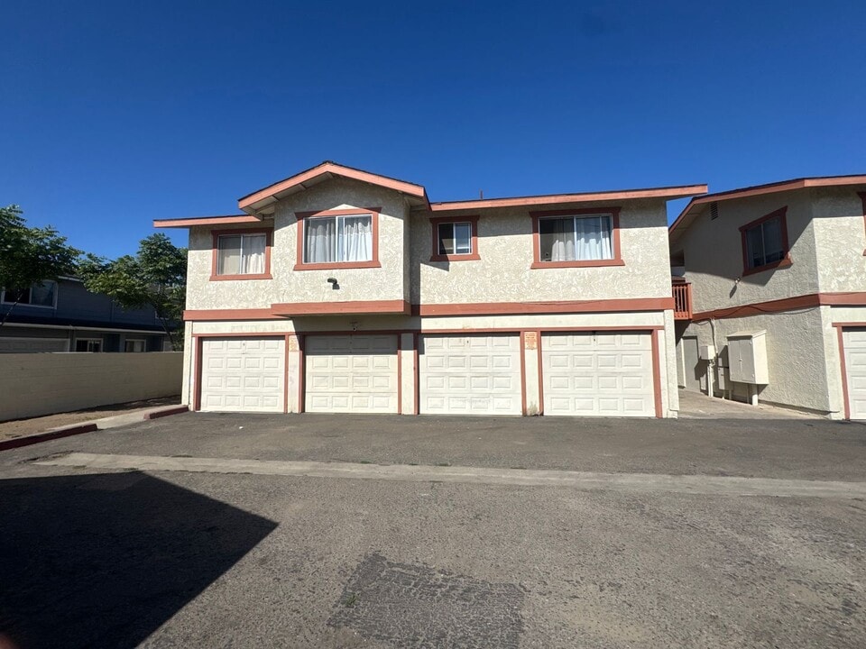 118 W Boone St in Santa Maria, CA - Building Photo