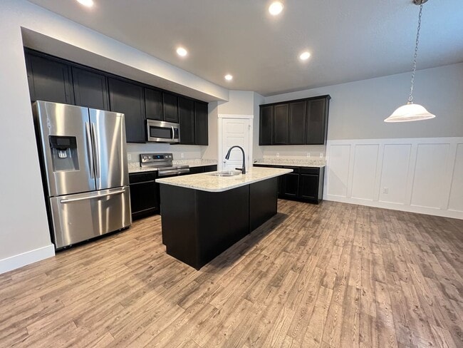 4417 W Lower Meadow Dr in Herriman, UT - Building Photo - Building Photo