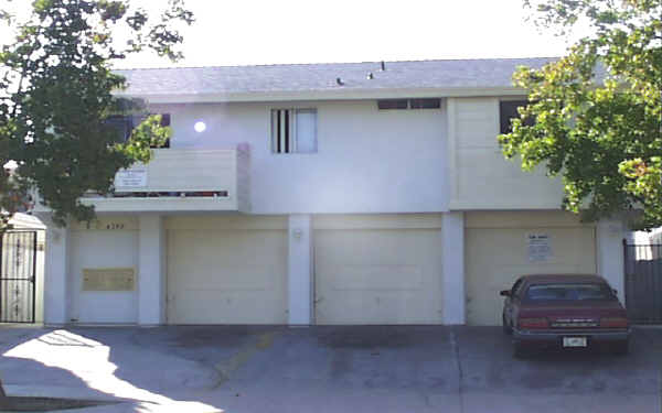 4250 46th St in San Diego, CA - Foto de edificio - Building Photo