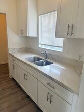 43 W 52nd St, Unit B in Long Beach, CA - Foto de edificio - Building Photo