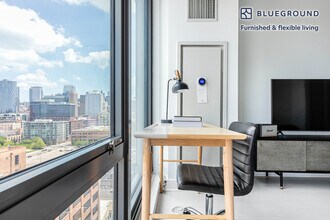 1035 W Van Buren St in Chicago, IL - Building Photo - Building Photo