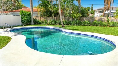 2533 NE 21st Terrace in Lighthouse Point, FL - Building Photo - Building Photo