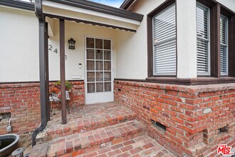 2431 Pier Ave in Santa Monica, CA - Building Photo - Building Photo