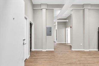 209 N Neil St in Champaign, IL - Foto de edificio - Building Photo