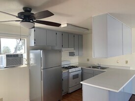 147 S Avenue 56 Apartamentos