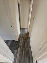 34 Elm St, Unit B in Windsor Locks, CT - Foto de edificio - Building Photo