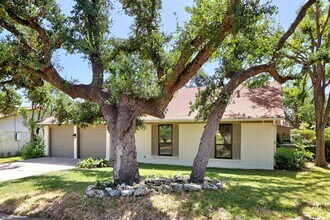 10229 Missel Thrush Dr in Austin, TX - Foto de edificio - Building Photo