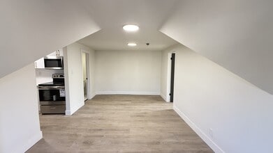 4587-4587 Ryerson Crescent in Niagara Falls, ON - Building Photo - Building Photo