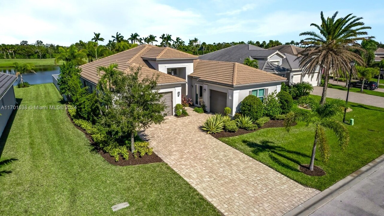 10729 SW Matisse Ln in Port St. Lucie, FL - Building Photo