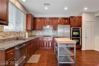 7238 Neches Ave in Las Vegas, NV - Building Photo - Building Photo
