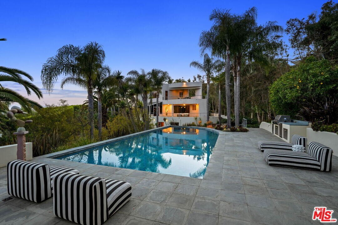 28177 Rey De Copas Ln in Malibu, CA - Building Photo