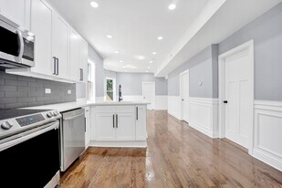 1821 N Kedvale Ave, Unit 2 in Chicago, IL - Building Photo