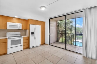 8540 SW 133rd Avenue Rd, Unit 312 in Miami, FL - Foto de edificio - Building Photo