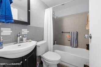 250 N Banana River Dr in Merritt Island, FL - Foto de edificio - Building Photo